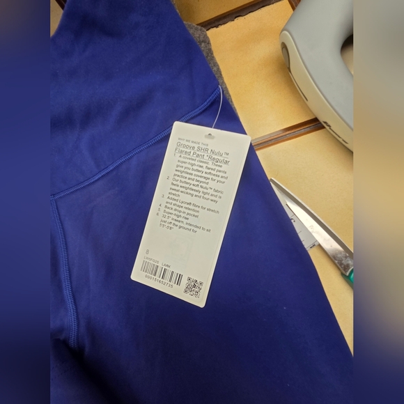 NWT! Lululemon Groove Super-High-Rise Flared Pant *Nulu, Size 8 - Picture 3 of 6